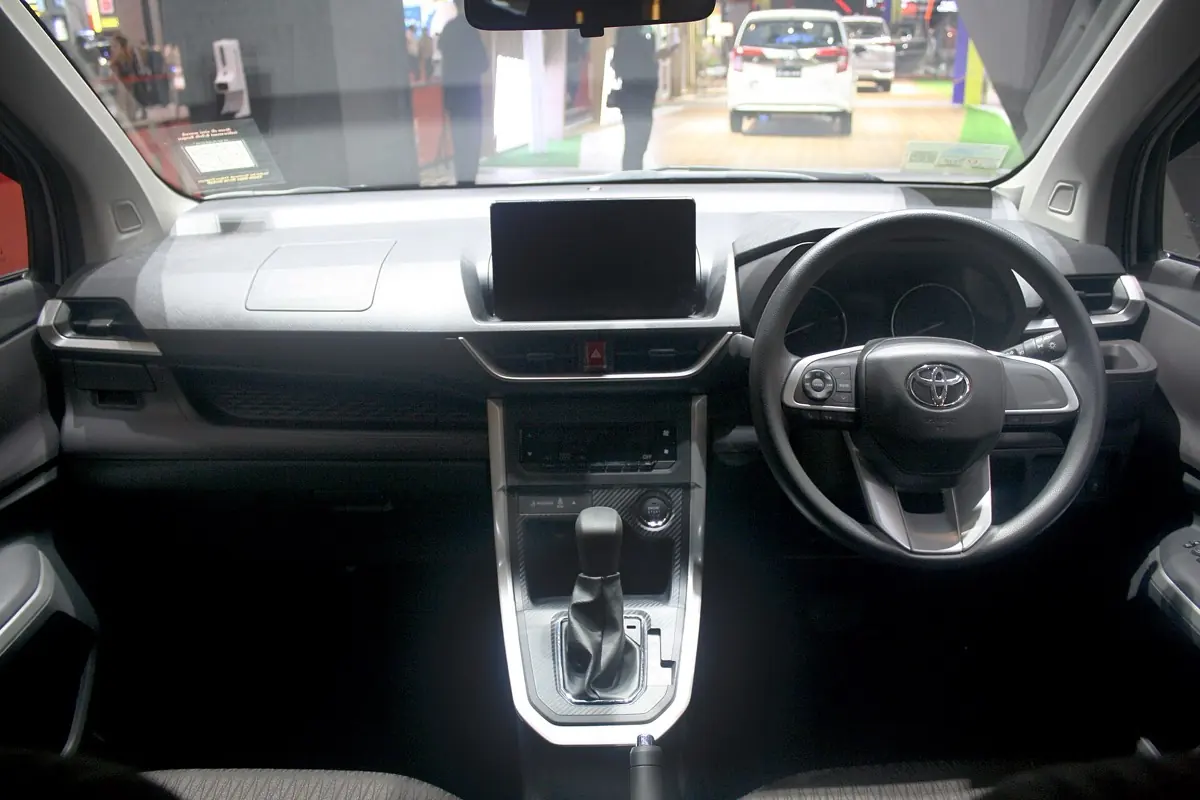 Toyota Avanza — 실내