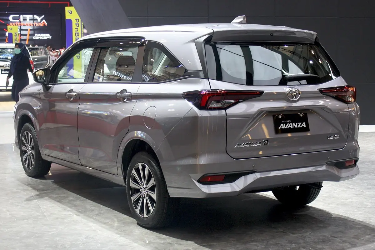 Toyota Avanza — 후면