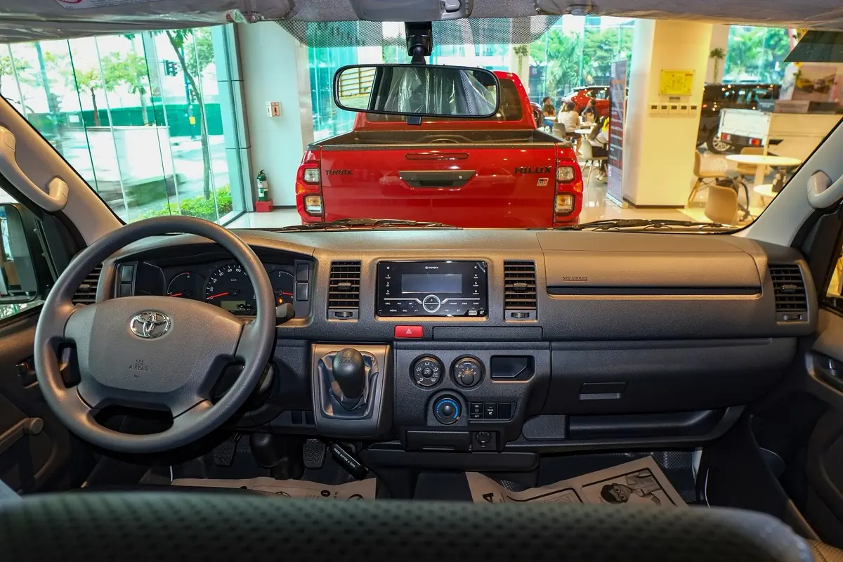 Toyota Hiace — interior