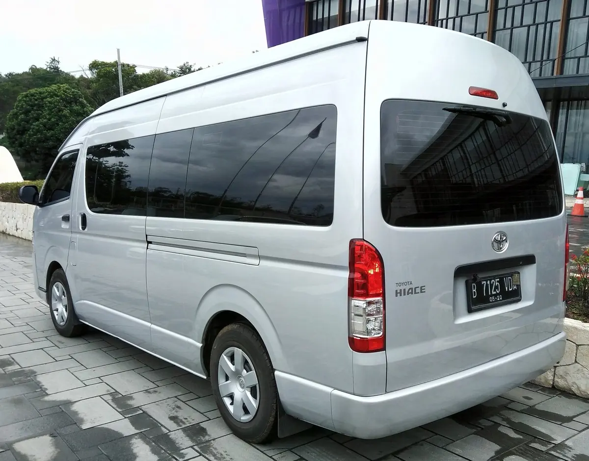 Toyota Hiace — rear view