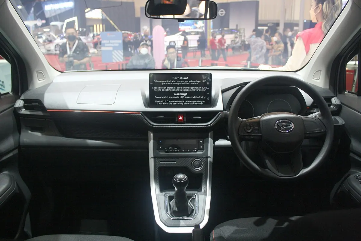 Daihatsu Xenia — intérieur
